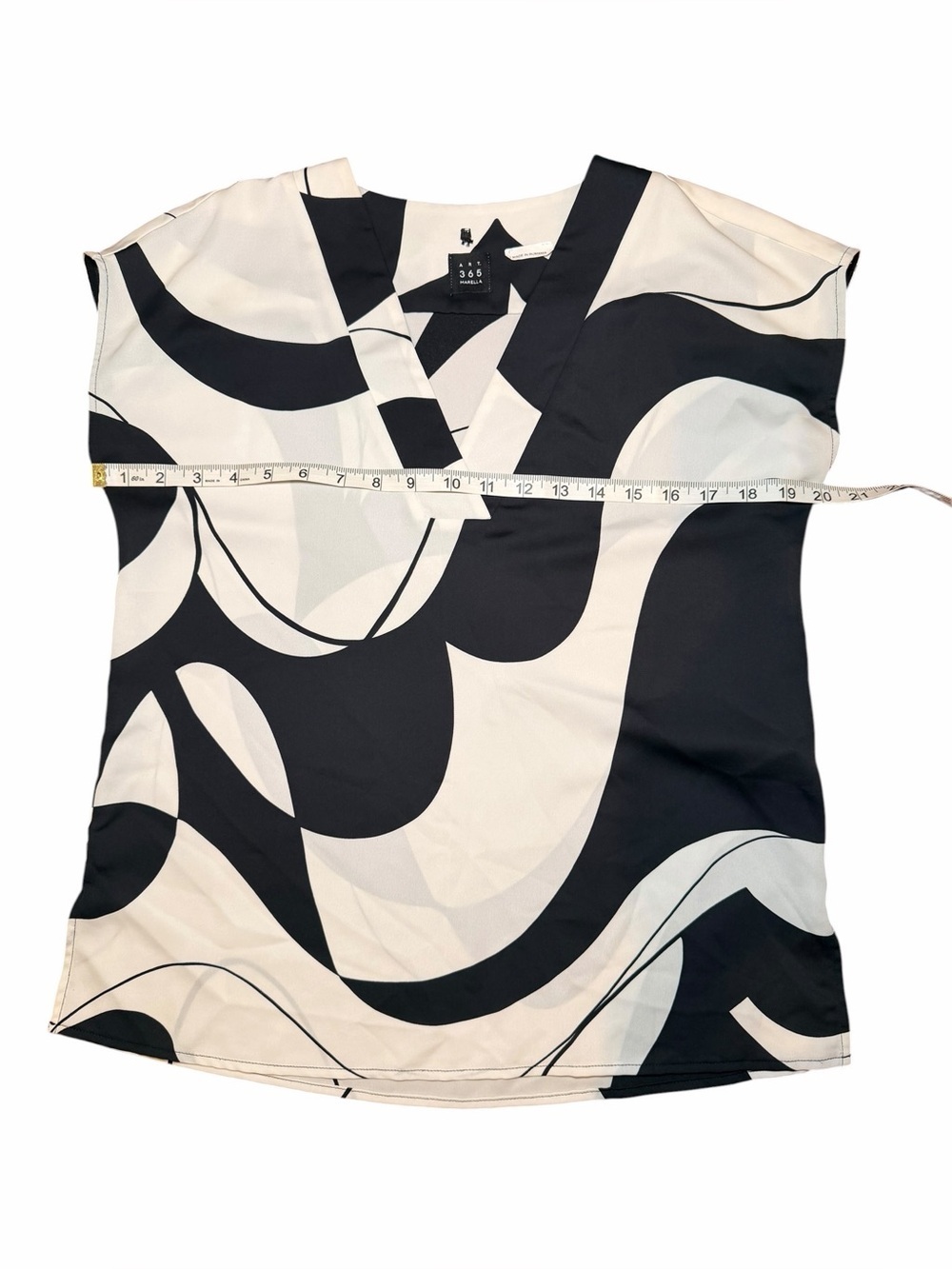Marella Doga Abstract Satin Blouse Sz 4 Black White V-Neck Minimal EUC - Picture 10 of 11